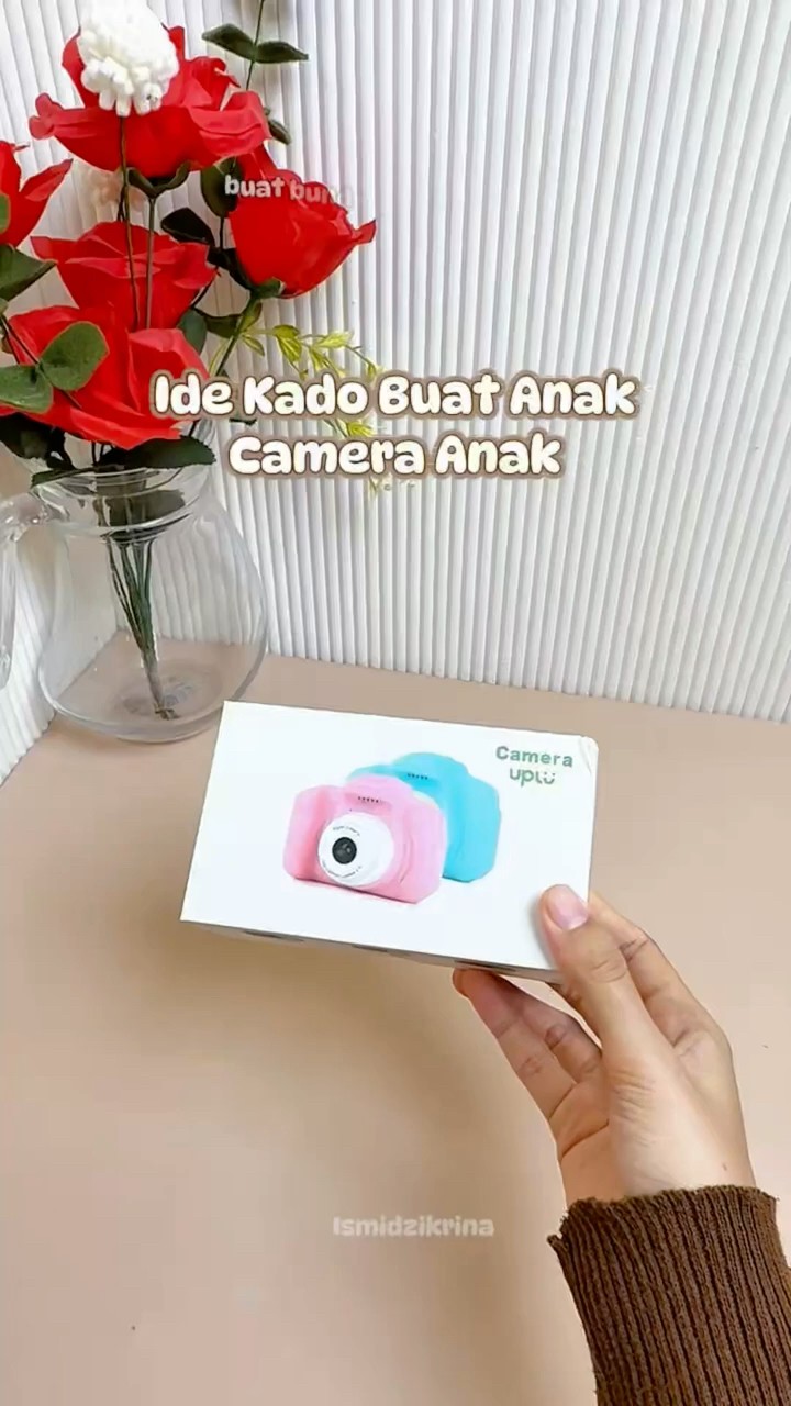 Bingung cari kado untuk si kecil? Coba deh berikan kamera digital, biar mereka bisa eksplorasi dunia dari sudut pandangn...
