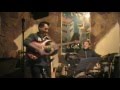 Miguel slapeando en "La Cuna" una pequeña improvisación en mi cumpleaños!!