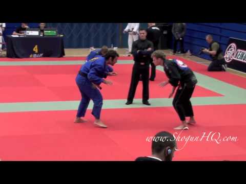 IBJJF London Open 2012 - match 1 (Black belt / Master / Middleweight)