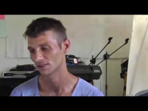 Romové popisují brutální útok policistů na romskou osadu