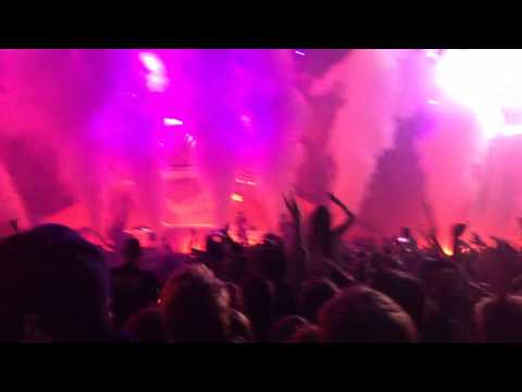 Dimitri Vegas & Like Mike @Laundry day 2015 Champagne shower