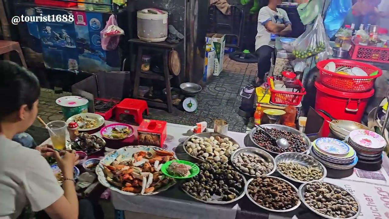 Walking tour of Pham Ngu Lao Street.
