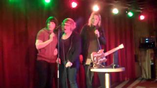 Masters of the Madness perform "Rock and Roll all Nite" at MM2K10 Starting Line