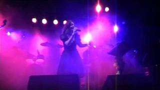 08 Cristina D'Avena - Nanà Supergirl (Live @ Estragon)