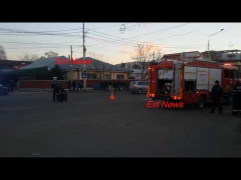 O ambulanță răsturnată de un BMW, o femeie călcată de un taxi și un boschetar lovit de o mașină!