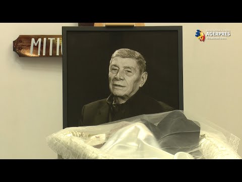 Sicriul cu trupul neînsufleţit al actorului Mitică Popescu, depus în foaierul Teatrului Mic