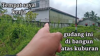 Download lagu Bangunan ini berdiri di atas tanah kuburan, gudang atas. tempat saya kerja mp3 Download lagu Bangunan ini berdiri di atas tanah kuburan, gudang atas. tempat saya kerja mp3