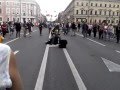 СПб 2015, уличный музыкант на Невском в День Алых Парусов 