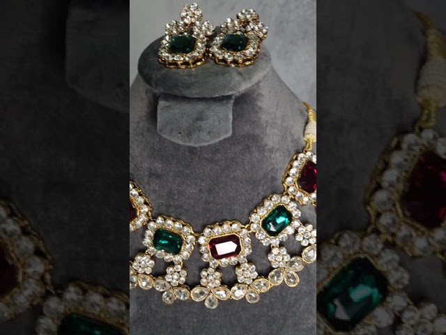 طقم كريستال عقد و حلق  لون أحمر و أخضر