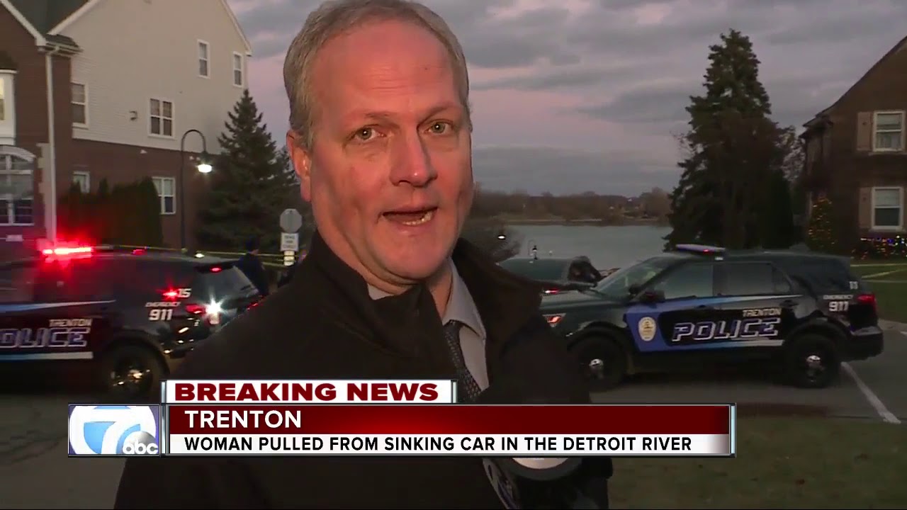 Police officer in kayak rescues woman from sinking car in Detroit River