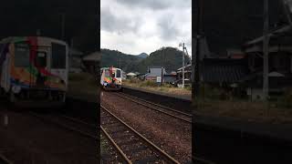 快速幕末維新号三見駅通過