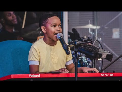 EMOCIONANTE!😭🔥 VEJA! ELE CANTOU E DEUS TRATOU COM A IGREJA (Isaque Marins)@neshamah_Oficial