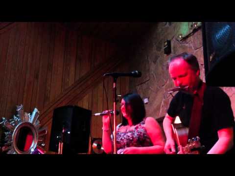 John & Fiona Drysdale - Hand in My Pocket Live at STUDIO2