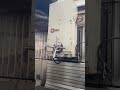 Riproduci video