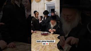 Rabbi giving Hanukkah $$$ ❤️‍🔥#hanukkah #חנוכה #shabbat