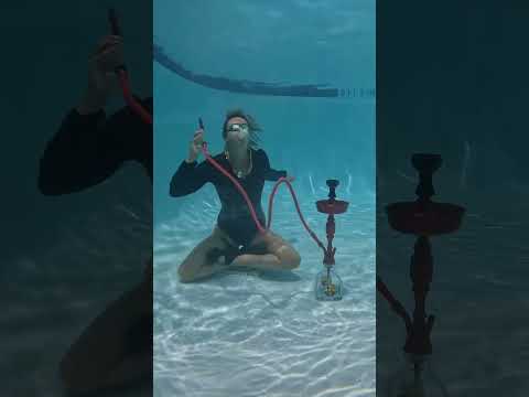 first ever UNDERWATER HOOKAH | SHISHA 💨💧🧜🏼‍♀️ #subscribe #shorts #hookah #shisha #underwater