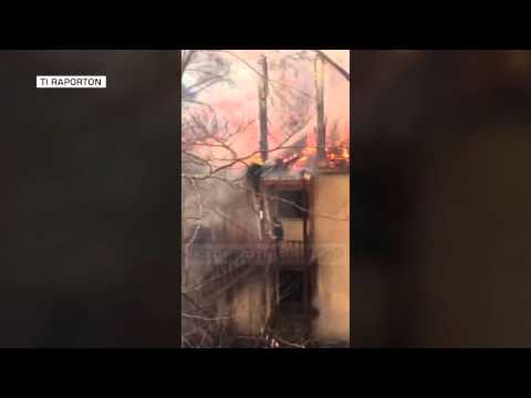 PA KOMENT - Shkodër, zjarr në një hotel në Razëm - Top Channel Albania - News - Lajme