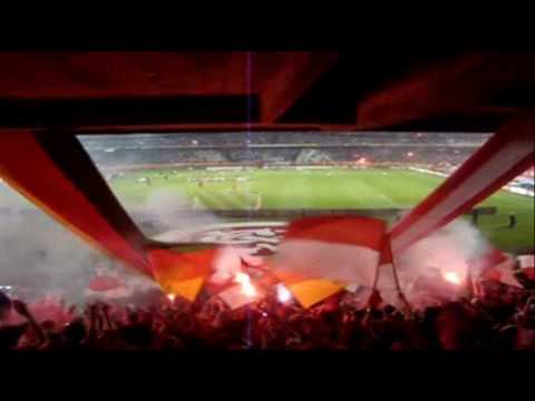 "Melhor amigo" Barra: Guarda Popular &bull; Club: Internacional