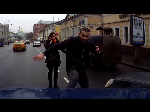 Нападение неадеквата в центре Москвы