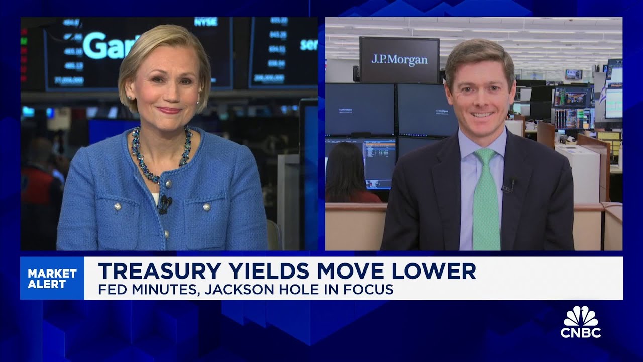 Markets not near a base case of recession despite cracks forming in consumer, says Invesco's Hooper