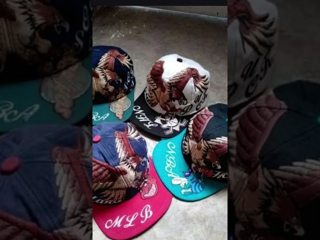 Vídeo relacionado con MERCHANDMANIA Pack 2 Gorras Negras Cinta Casette Retro Vintage futurista Friki Gamer Cap
