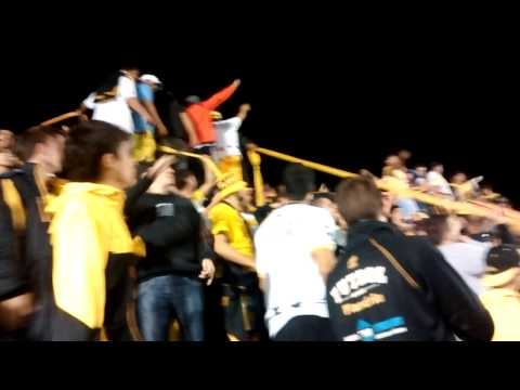 "La 14(Flandria) haciendo fiesta en Córdoba." Barra: La Barra de Flandria &bull; Club: Flandria