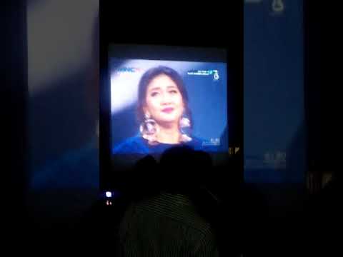 penampilan janwar feat erie suzan pada malam hari ini yg berjudul gerimis melanda hati