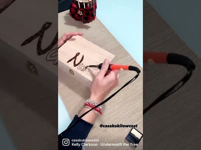 Vídeo relacionado con Sunwuun Regalos de consagración juvenil, 18 x 13 cm, divertido regalo de dinero para niños y niñas, caja de regalo de madera, ideal para decoración juvenil, cartel de madera con soporte