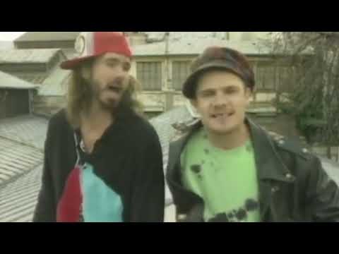Red Hot Chili Peppers - Flea and Chad Smith rappin' in France, March 1990
