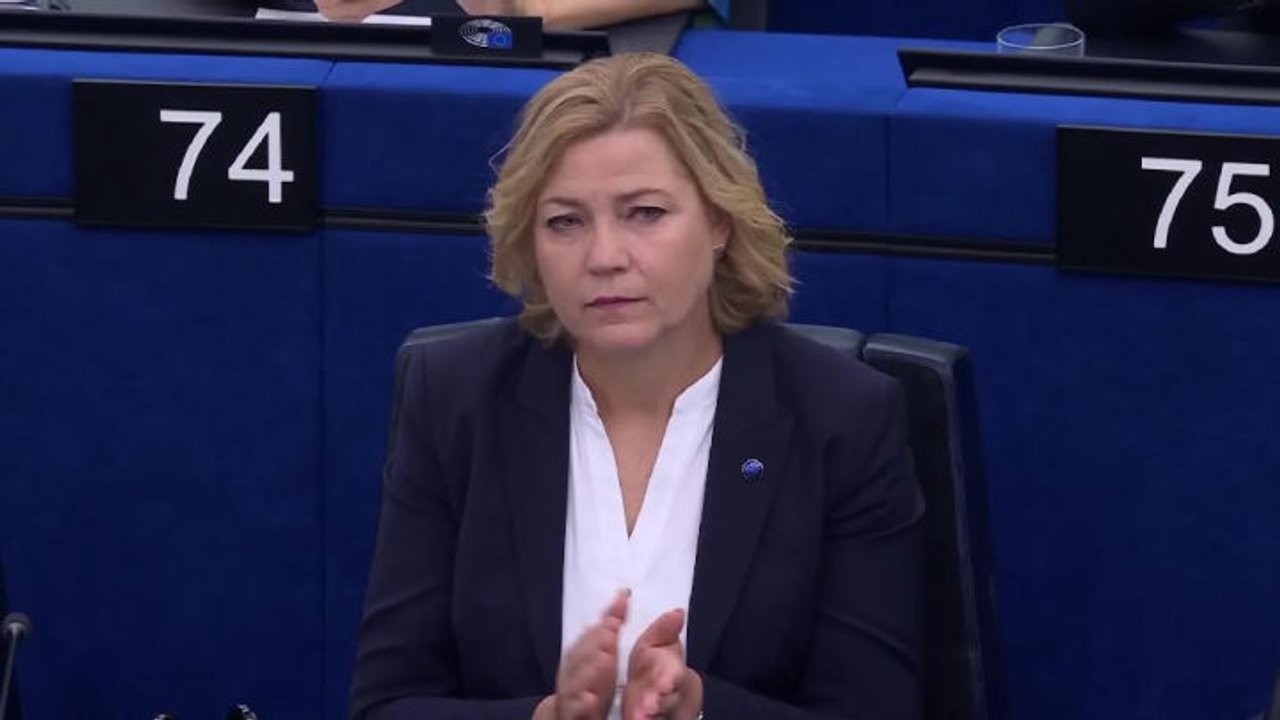Von der Leyen: Nessun utilizzo dei social media sotto i 13 anni