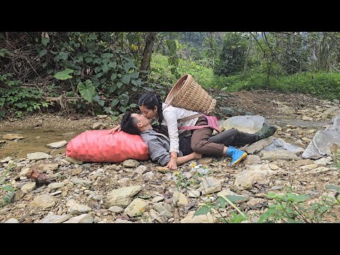 The poor girl Ly Tieu Sa stole the first kiss of the farmer boy.