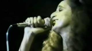 Maria Bethânia - Trecho do show Nossos Momentos - 1982