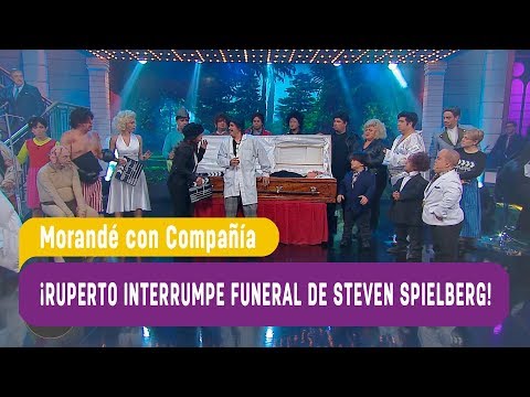 Morandé con Compañía - ¡Ruperto interrumpe funeral de Steven Spielberg Machuca! / Capítulo 56