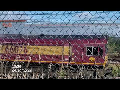 EWS 66076 Diesel Freight Train with Containers