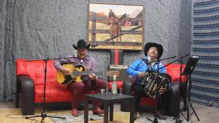 TENGO QUE OLVIDAR &quot;EN VIVO&quot;   CHUY VEGA