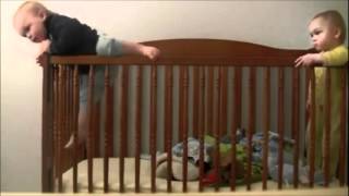 Videos de risa   Bebés escapando de la cuna   Mision Imposible HD.flv