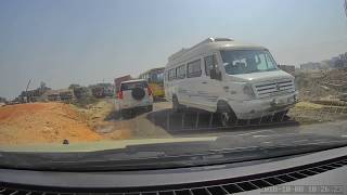 preview picture of video 'Driving in India | Broken road on NH27 near Gopalganj, Bihar'