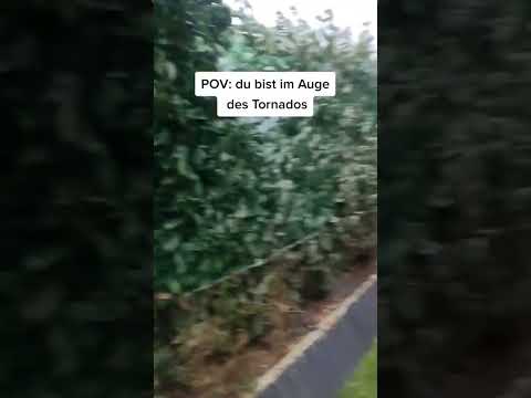 Bei uns sind alle Gartenmöbel weggeflogen. 😄🌪️💨 #orkan #sturm #aktuell #gefährlich #wind #wetter