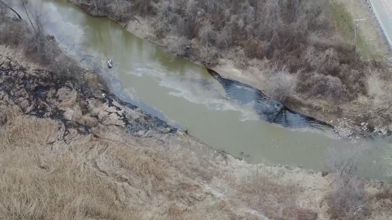 More than 160,000 gallons of crude oil leaked from pipeline in Edwardsville