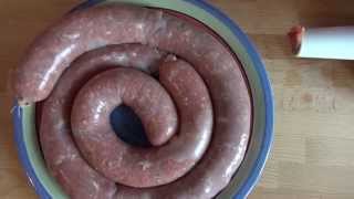 Смотреть онлайн Простой рецепт вкусной свиной колбасы