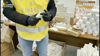 scoperto-a-napoli-deposito-clandestino-di-creme-e-sieri-estetici-illegali