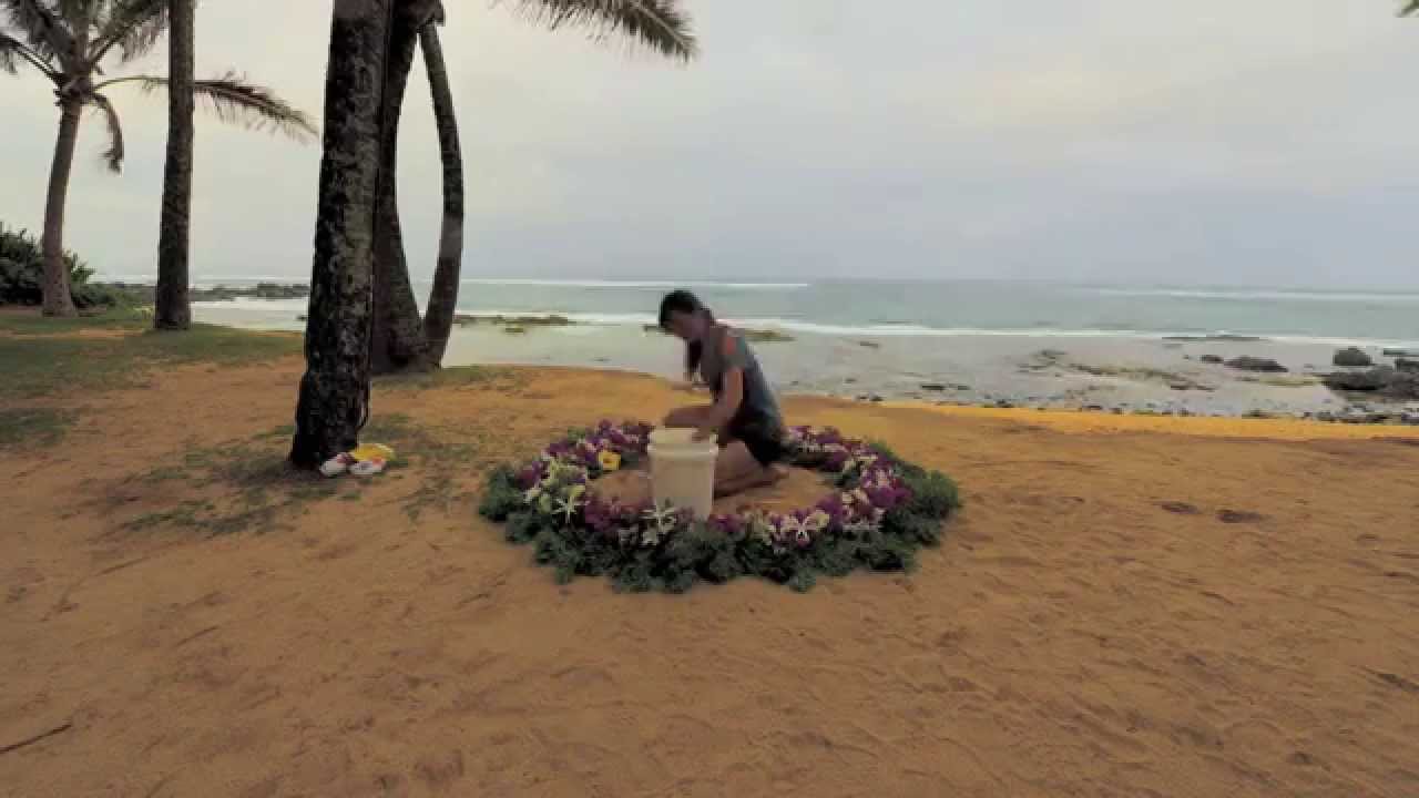 A gorgeous flower circle for a Maui wedding with Andrea Padilla from Fabulous Florals Maui!