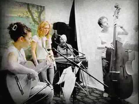 Les eaux de mars  (Águas de Março) - Monica Freire, Ariane Moffatt et Coral Egan