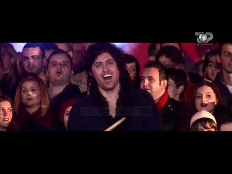 Nostalgji: Stafi I Top Channel  këndon Himnin Kombëtar - Viti 2012
