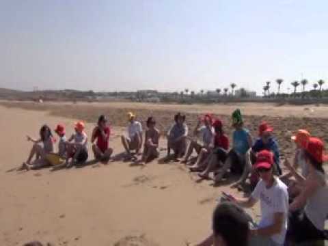 Preparandonos para oracion en la playa.flv