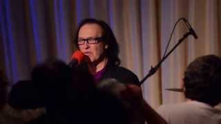 Kinks founder Dave "The Rave" Davies plays "You Really Got Me" live at Shirley's Bull Run