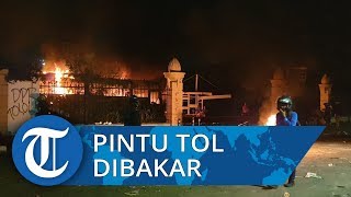 Dibakar Massa Pendemo, Pintu Gerbang Tol Pejompongan Rusak Parah
