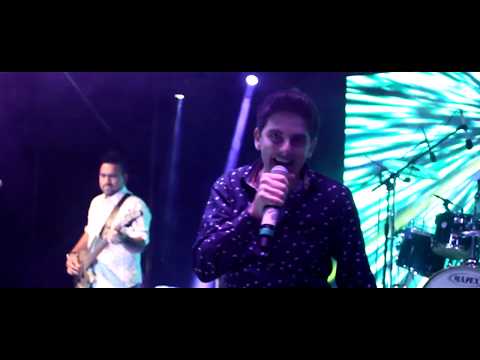 Cristian y La Ruta - No Vale La Pena (Video Oficial)