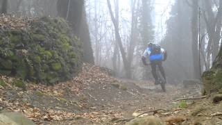 preview picture of video 'Il Monte Canto, la nebbia e lo ziobike'