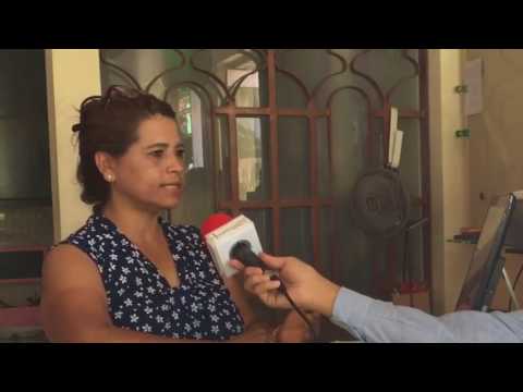 Ex funcionario público lleva meses tirando basura en la vía pública; amenazó con golpes a los vecinos cuando le reclamaron